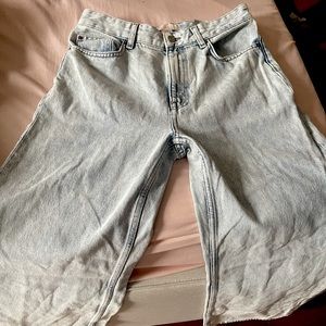 Selling beautiful H&M good quality never worn jeans. Perfect everyday jeans.